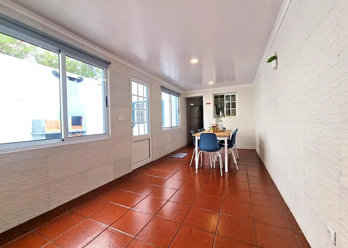 Semesterbostad House Levada *